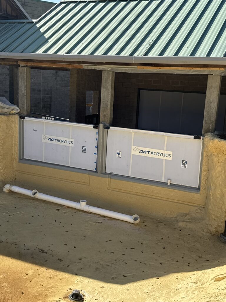 Aquaria spray liner installation