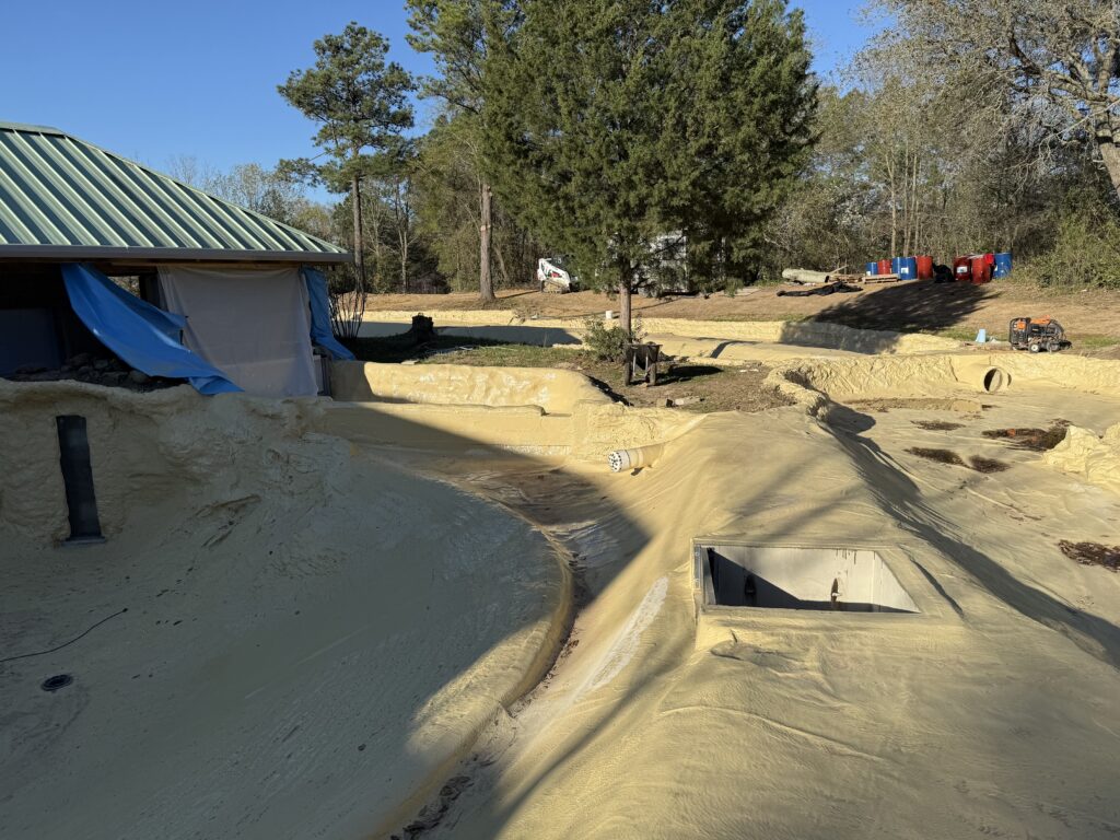 Aquaria spray liner installation