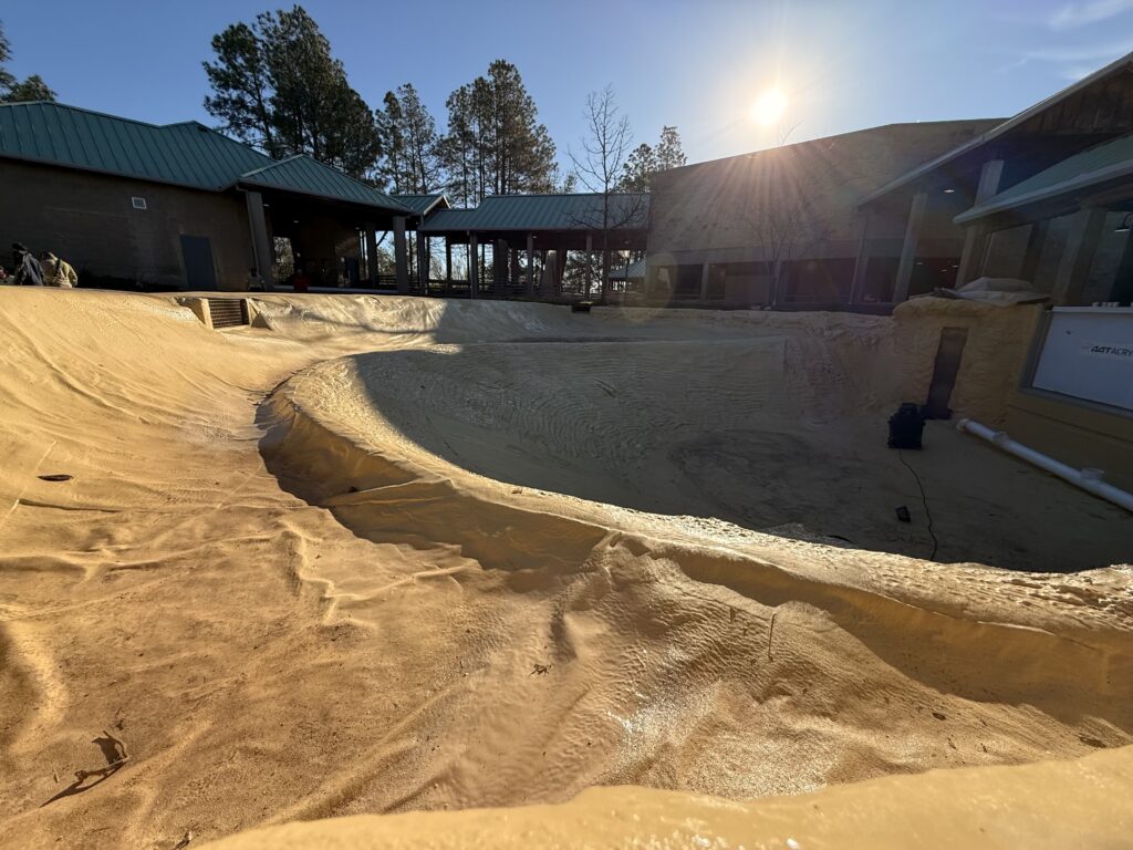 Aquaria spray liner installation