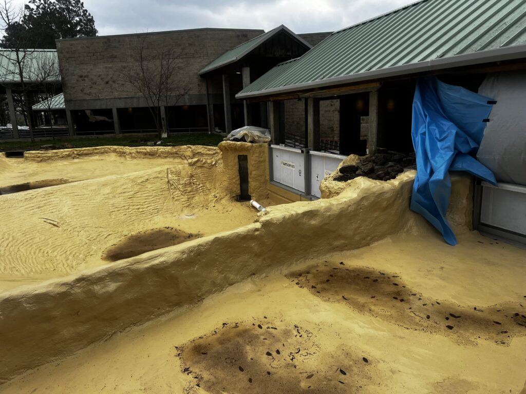 Aquaria spray liner installation