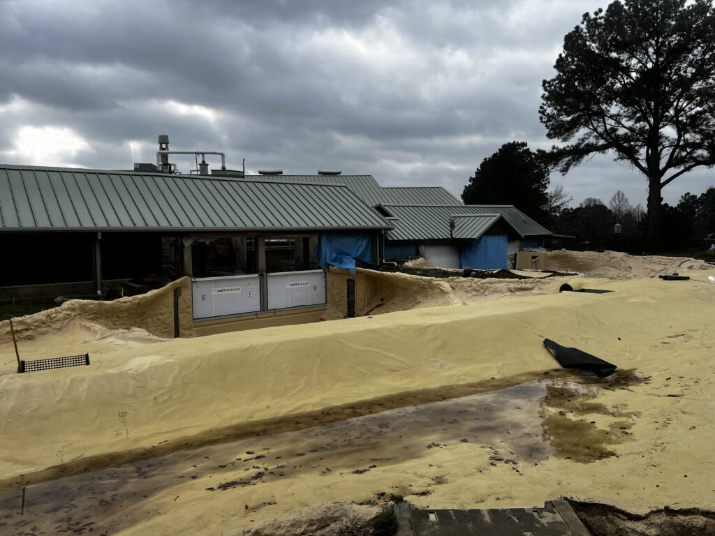 Aquaria spray liner installation